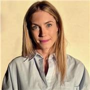 Offro lezioni private per bambini della scuola primaria e secondaria di primo grado per tutte le discipline.  Per la scuola secondaria di secondo grado nelle materie legate alle scienze umane.